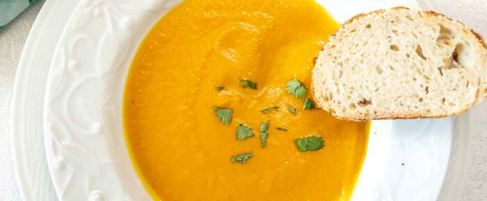 Easy 5-Ingredient Ginger Carrot Soup (All Year)