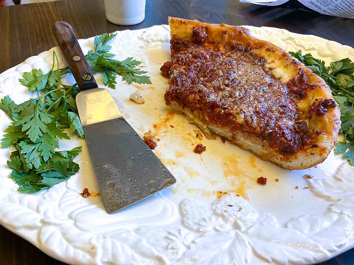 https://artofnaturalliving.com/wp-content/uploads/2013/07/deep_dish_pizza18.jpg