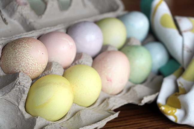 Ad-Libbing All Natural Easter Eggs