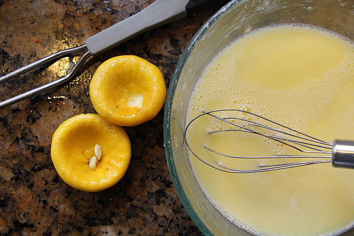 Blend eggs with lemon and broth