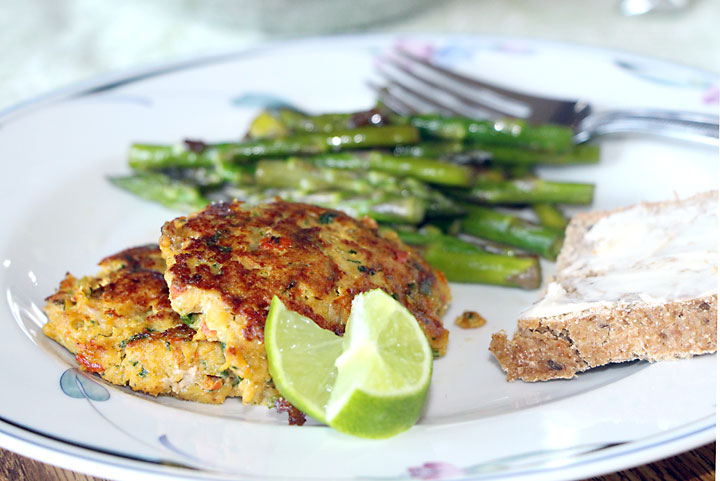 Thai Fish Cakes with asparagus and homemade bread