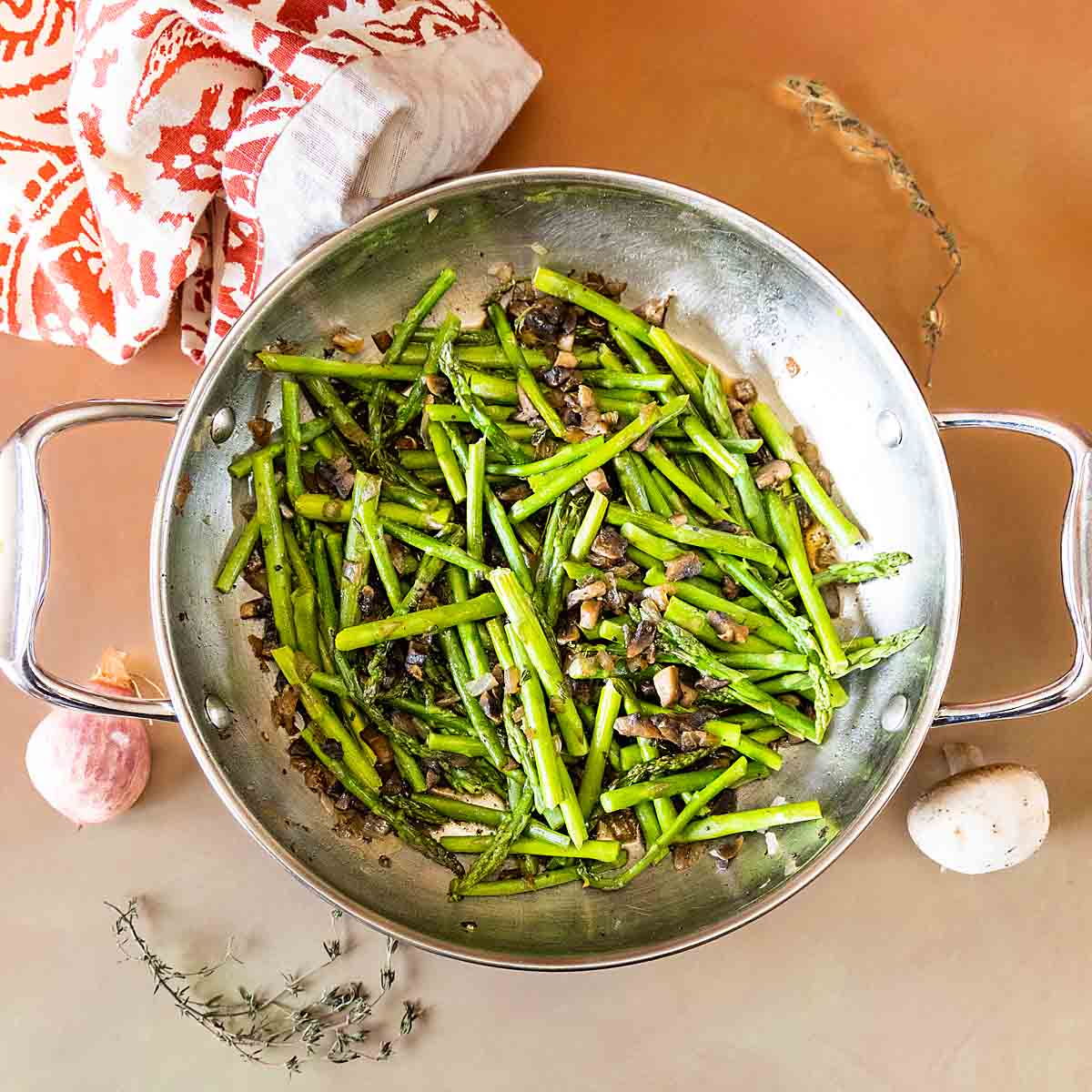 Asparagus with Mushrooms and Thyme