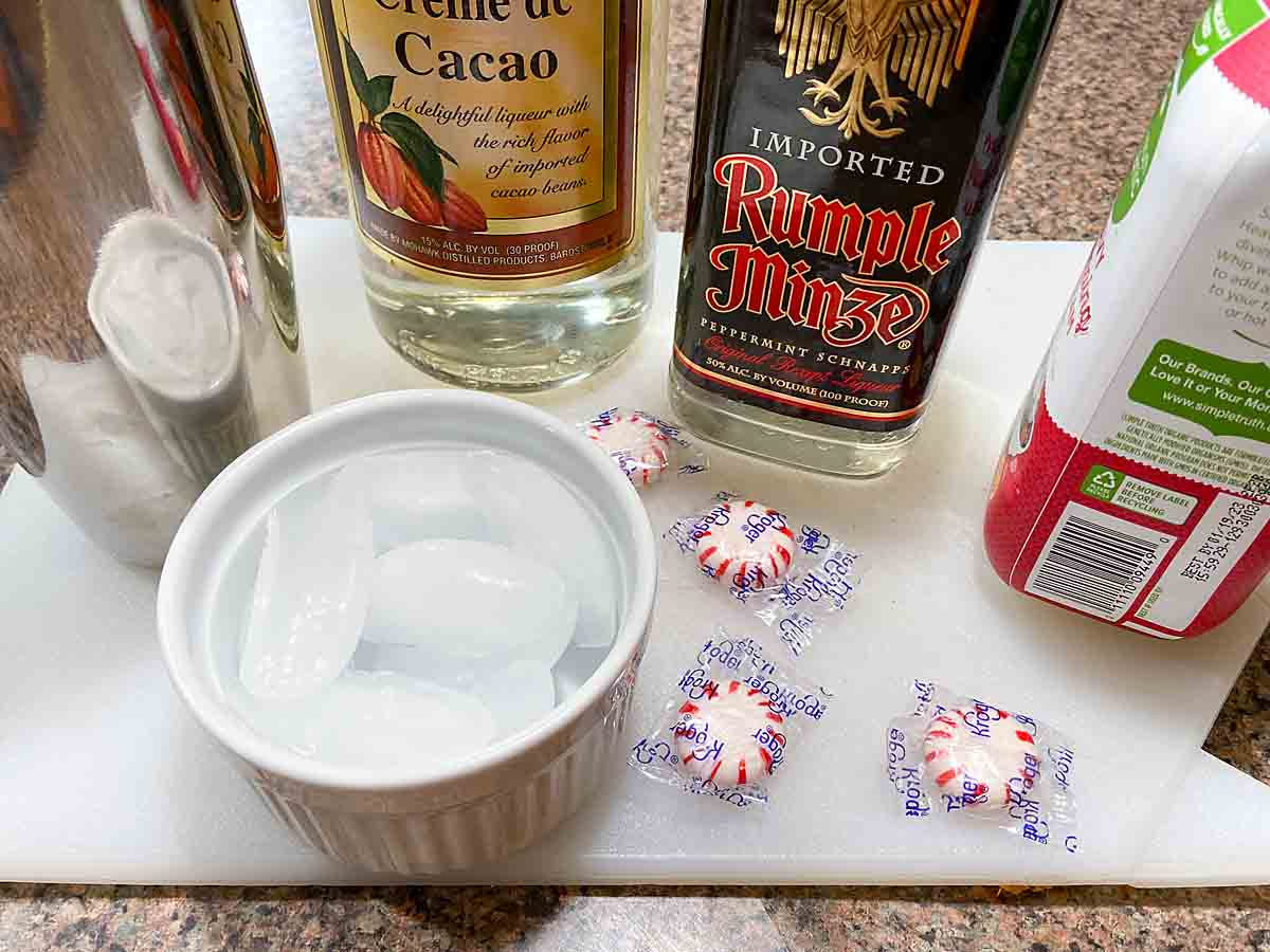 ingredients--peppermint schnapps, white creme de cacao, half and half