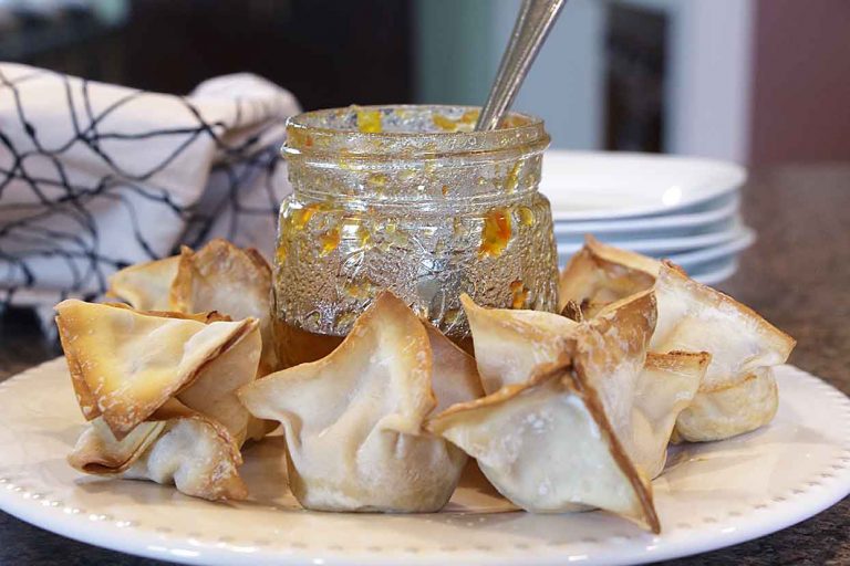 A healthy twist on a favorite appetizer, baked crab rangoon can be prepared baked instead of fried for a guilt free treat.