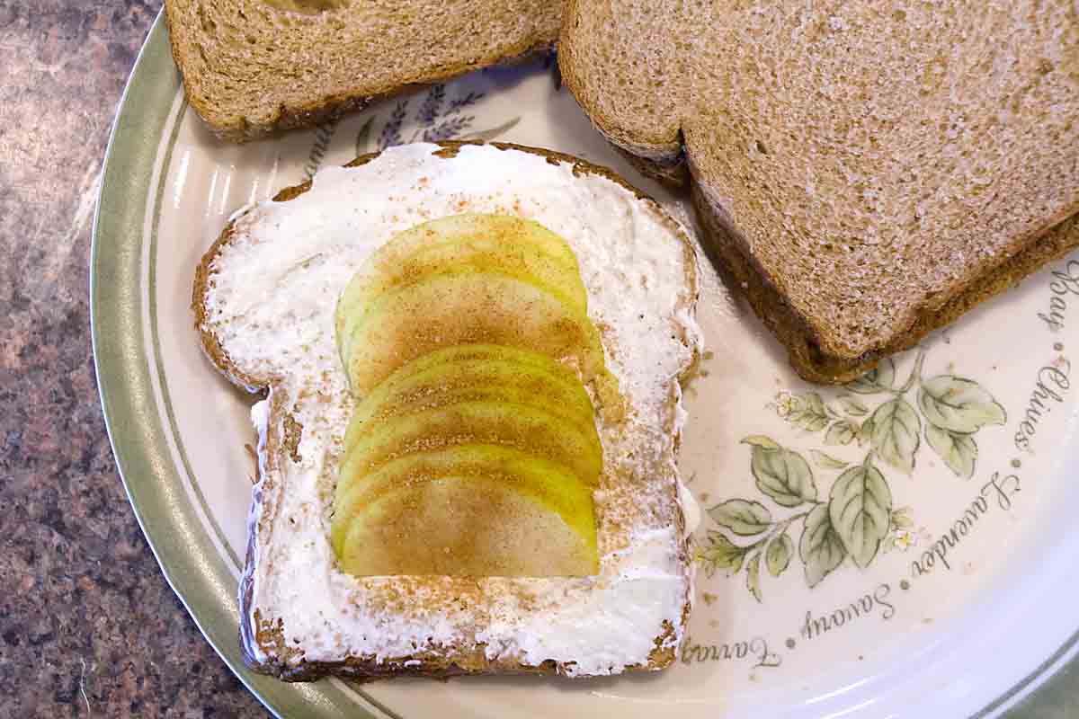 spread bread with apples and cream cheese