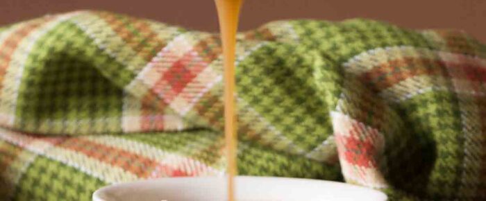 Five Ingredient Homemade Caramel Dip (or Syrup) Five Ingredient Homemade Caramel Dip (or Syrup)
