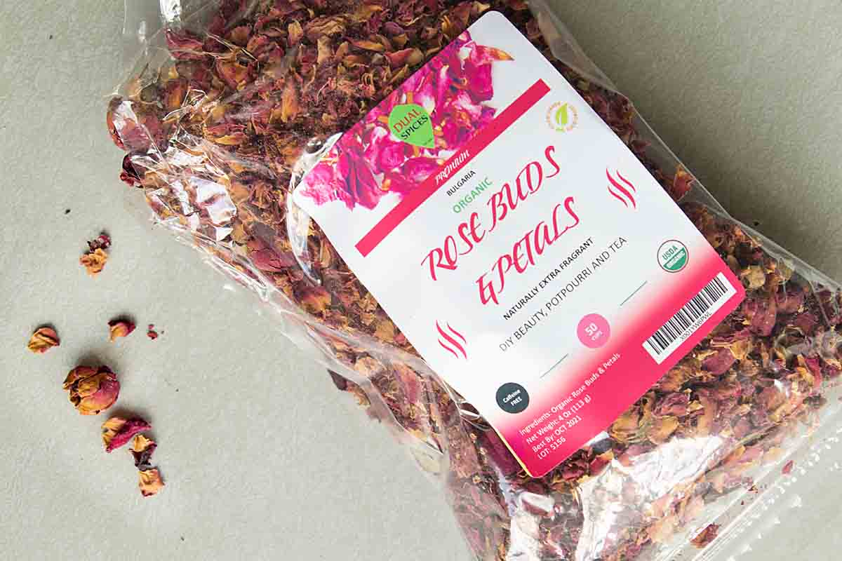 DIY Oatmeal and Milk Bath with Rose Petals – Eternal Essence Oils