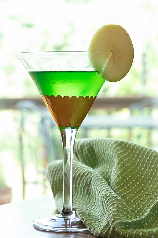 Sweet tart and flavorful, this Green “Appletini” Martini is a fun and festive drink that’s perfect for fall! Alcohol-free version included.  