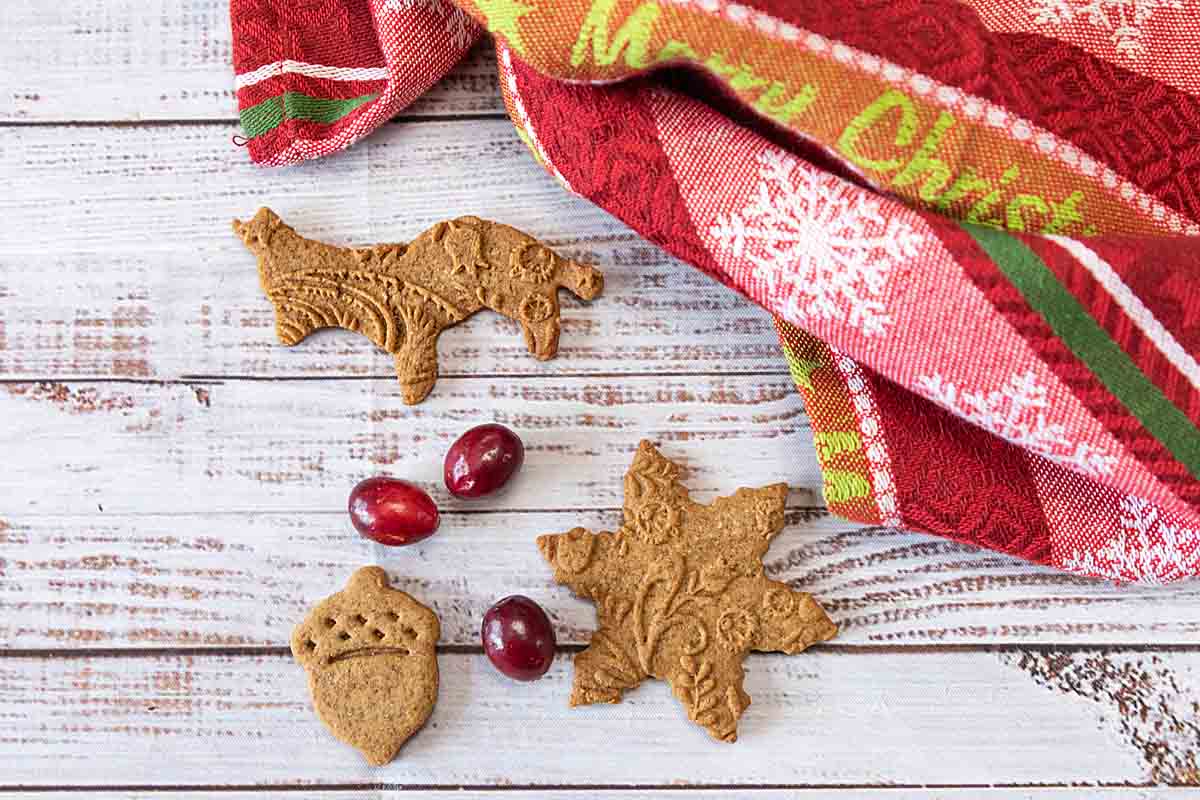Gingerbread Cookies Made with an Embossed Rolling Pin – creative cookie  press