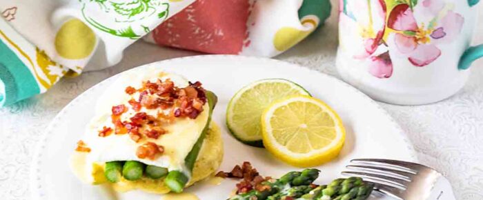 Easy Eggs Benedict with Asparagus