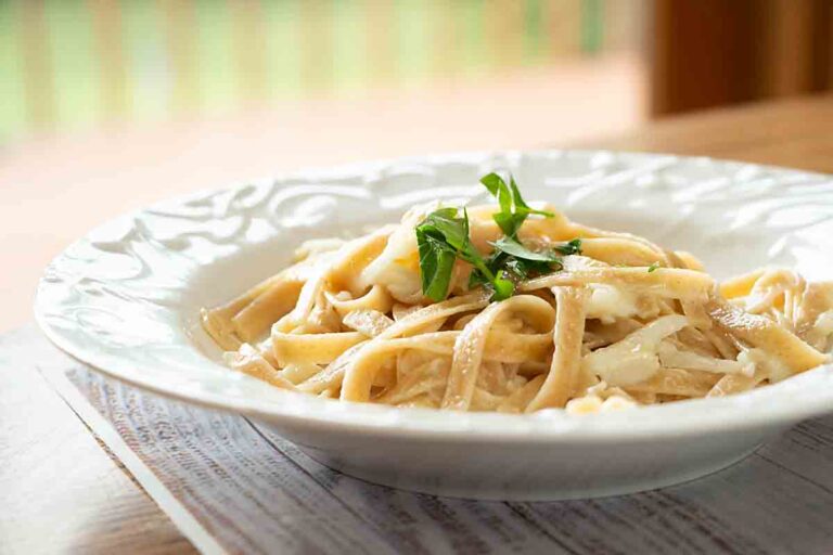 Cheesy Pasta with Shredded Kohlrabi