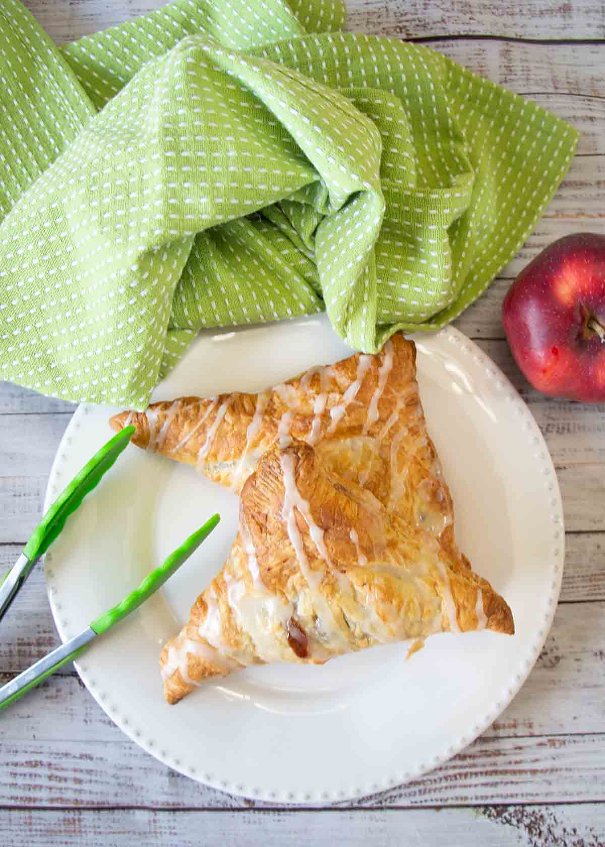 https://artofnaturalliving.com/wp-content/uploads/2021/09/Apple_Turnovers_03.jpg