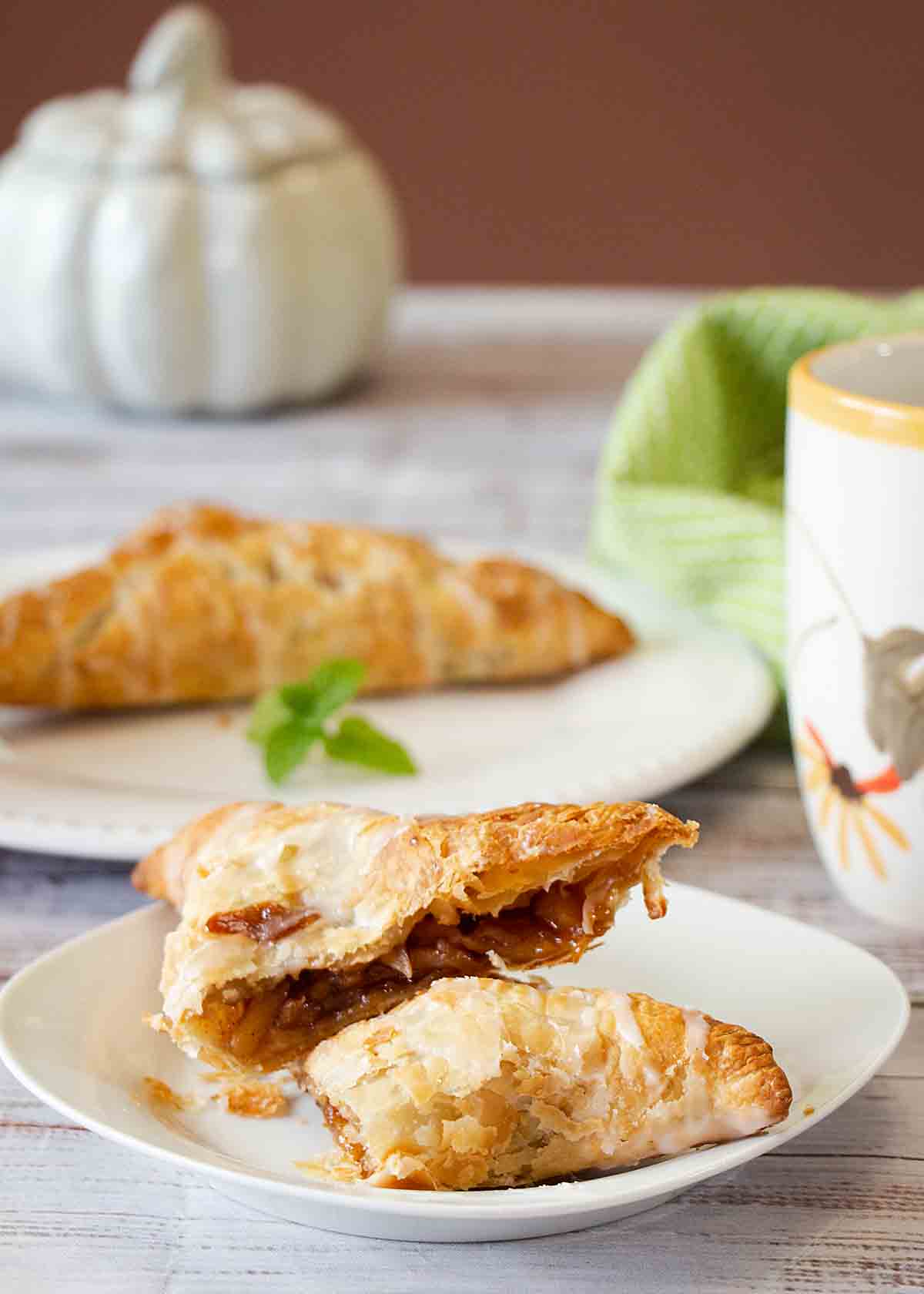 With flakey puff pastry & sweet apple filling, an apple turnover is a classic fall dessert, snack or breakfast treat! And it's easy to make! 