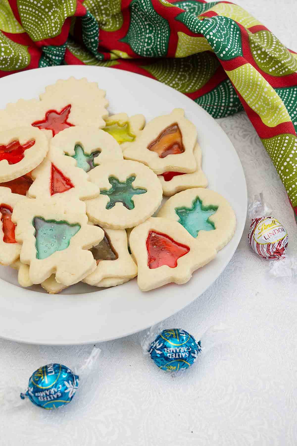 How To Make A Stained Glass Cookie (Cookie Art Club Premium Tutorial) -  SweetAmbs