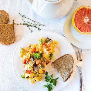Get your day off to a great start with this healthy breakfast veggie scramble. With scrambled eggs, vegetables & cheese, breakfast really will be the best meal!