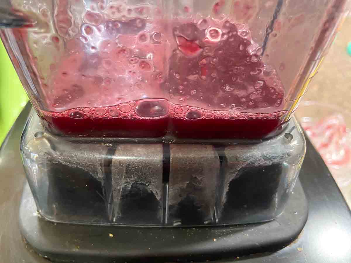 blend juice with sweetener