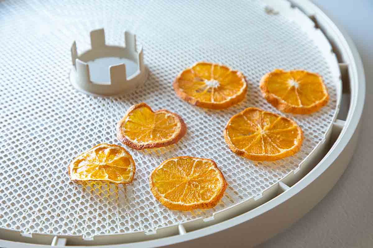 How to Make Dried Orange Slices: Tips & Tricks (2024)