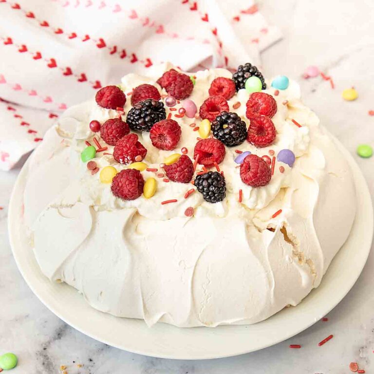 Classic Pavlova Dessert