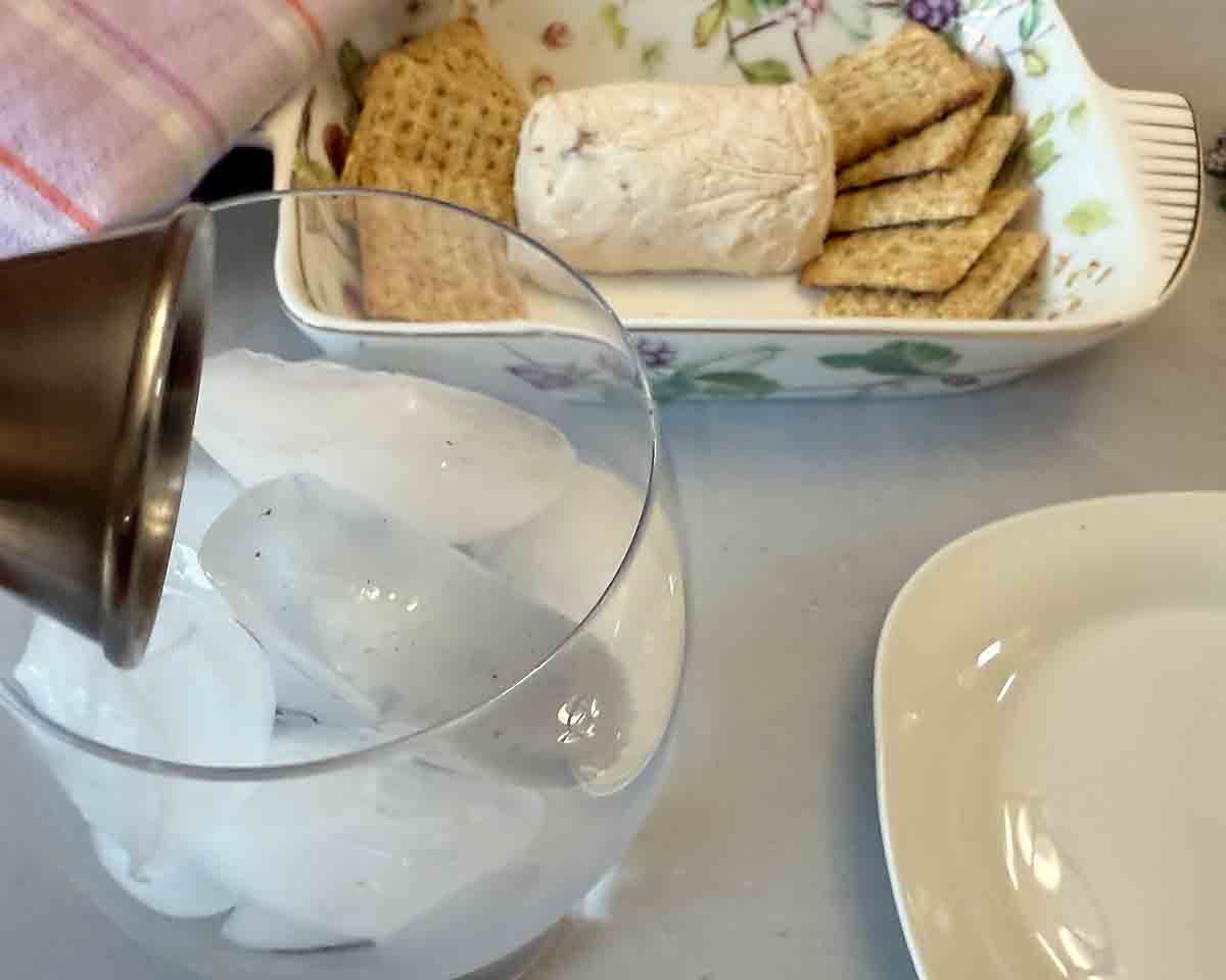 combine drink ingredients
