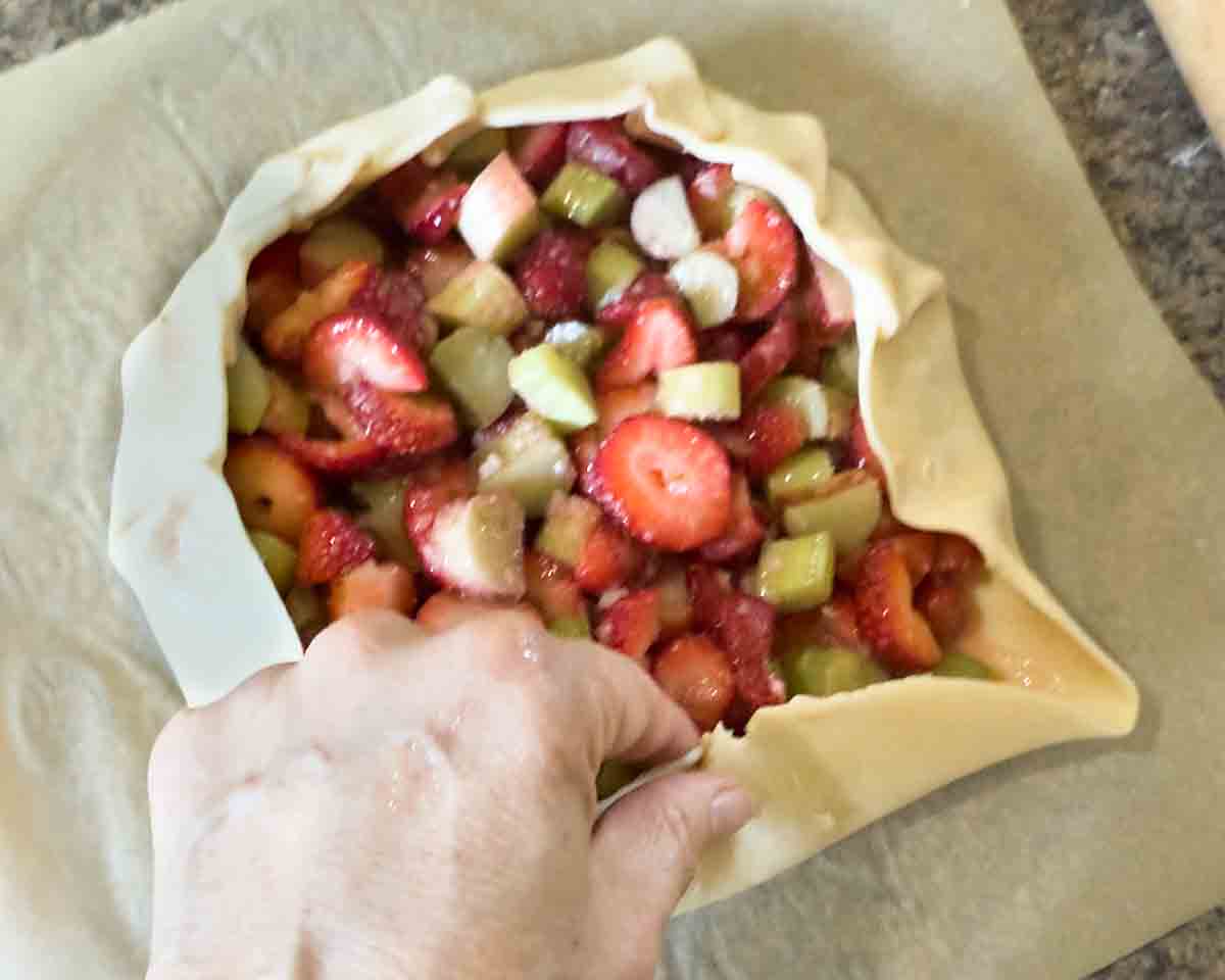 fold and pleat crust
