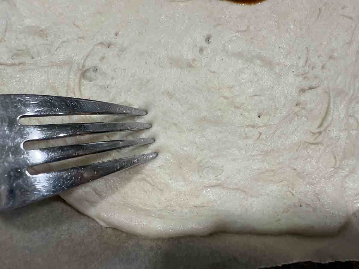 use fork to dock pizza crust
