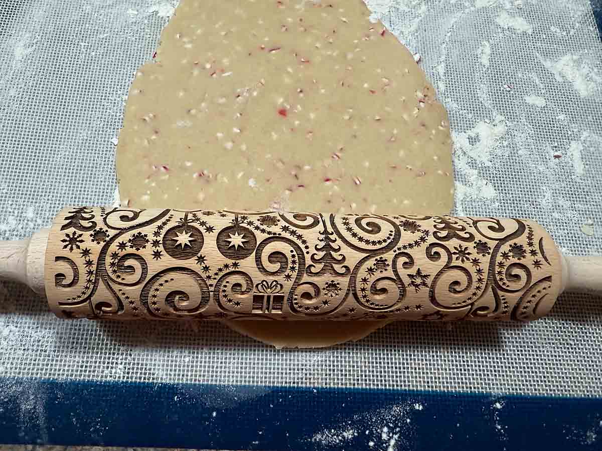 roll with embossed roller