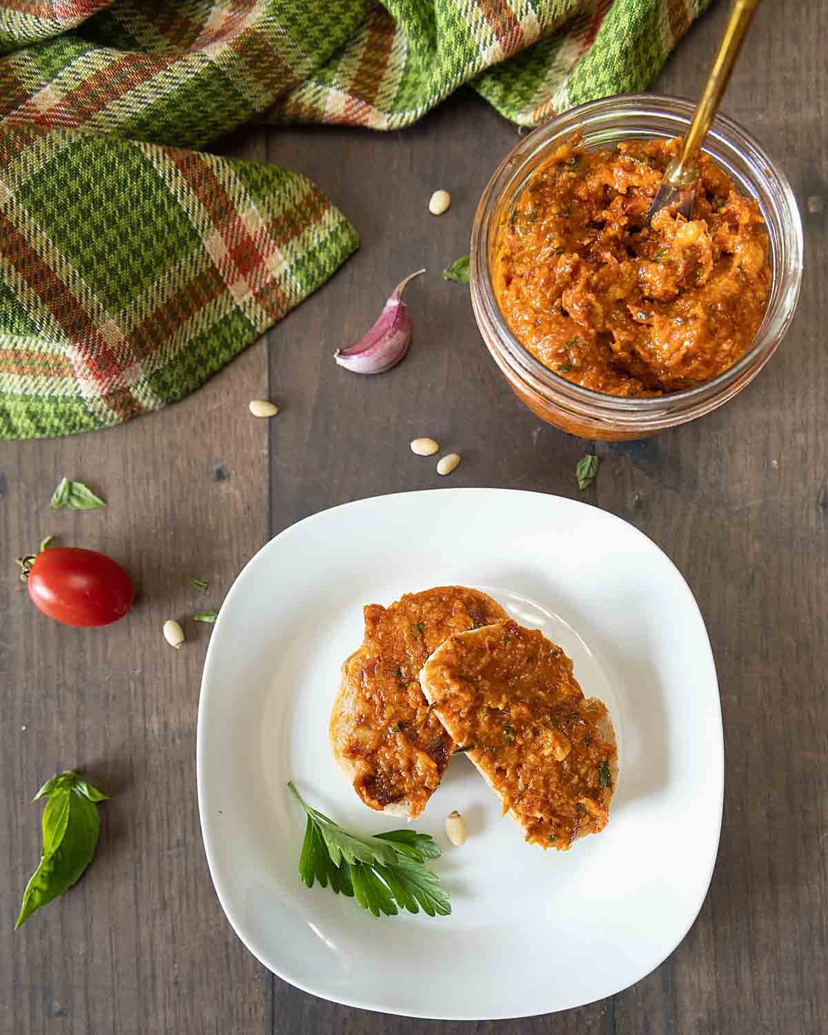 Sun Dried Tomato Pesto serve on french bread