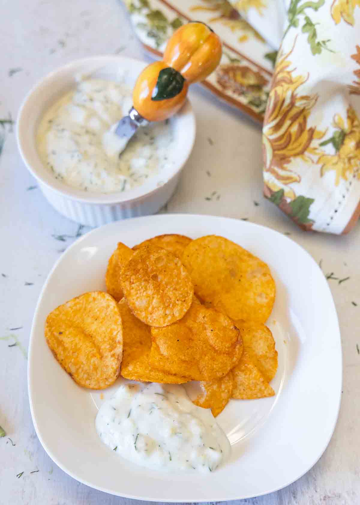 Yogurt dill dip with potato chips